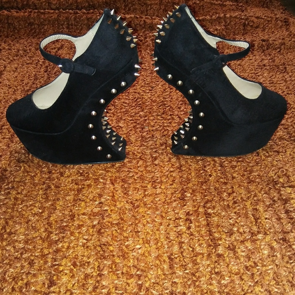 Groove reverse studded platform/ wedge shoe